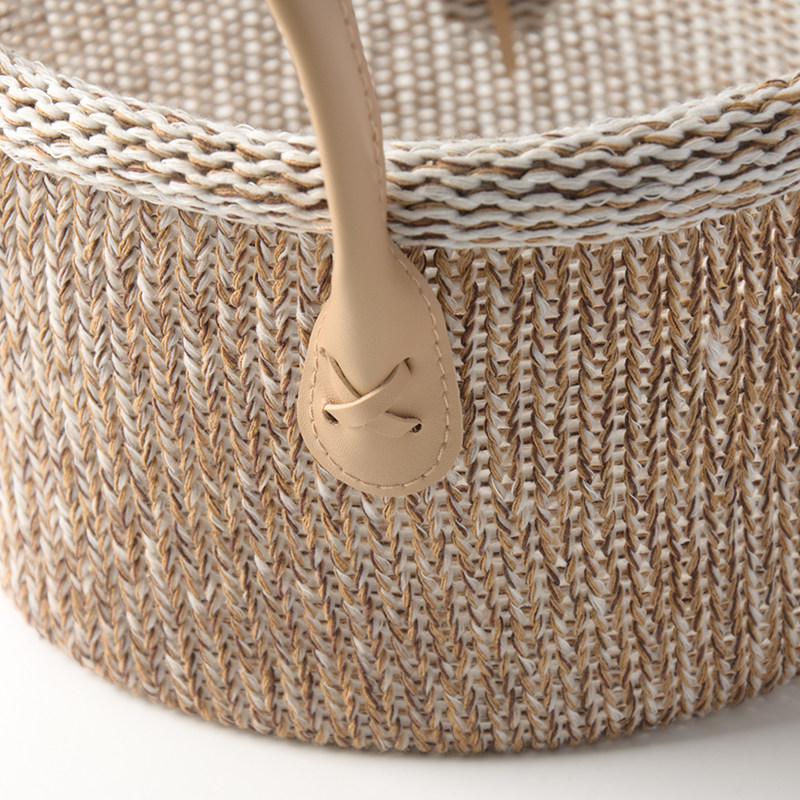 Handle and weave detail of ACC-002
