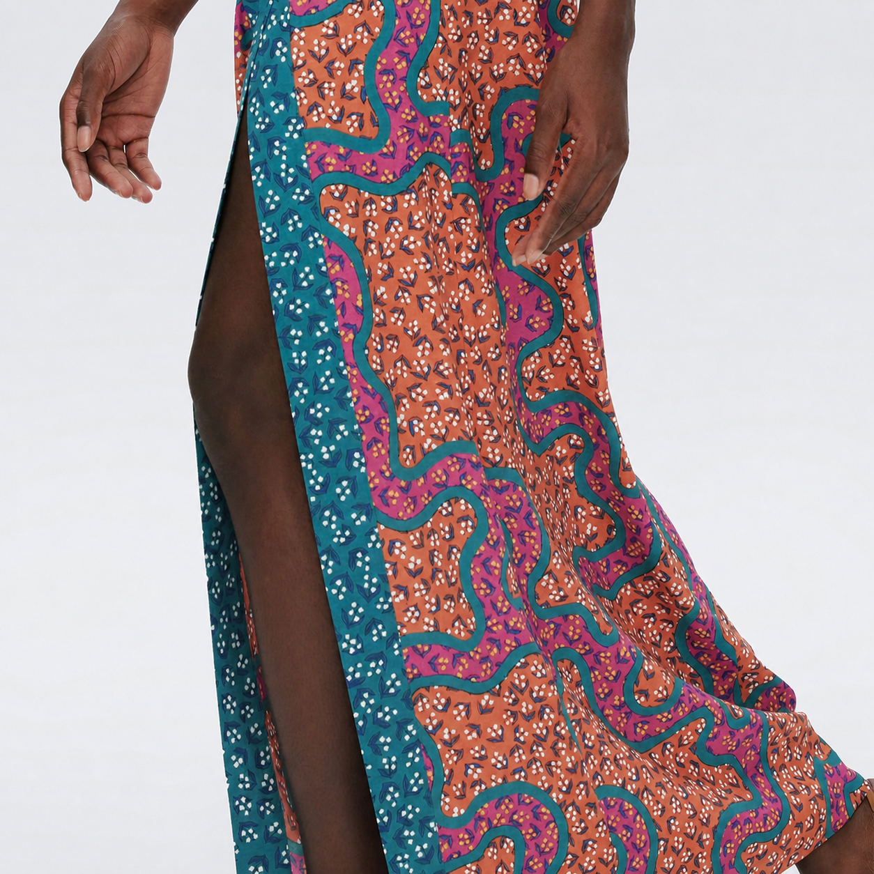 Side slit detail of APP-005