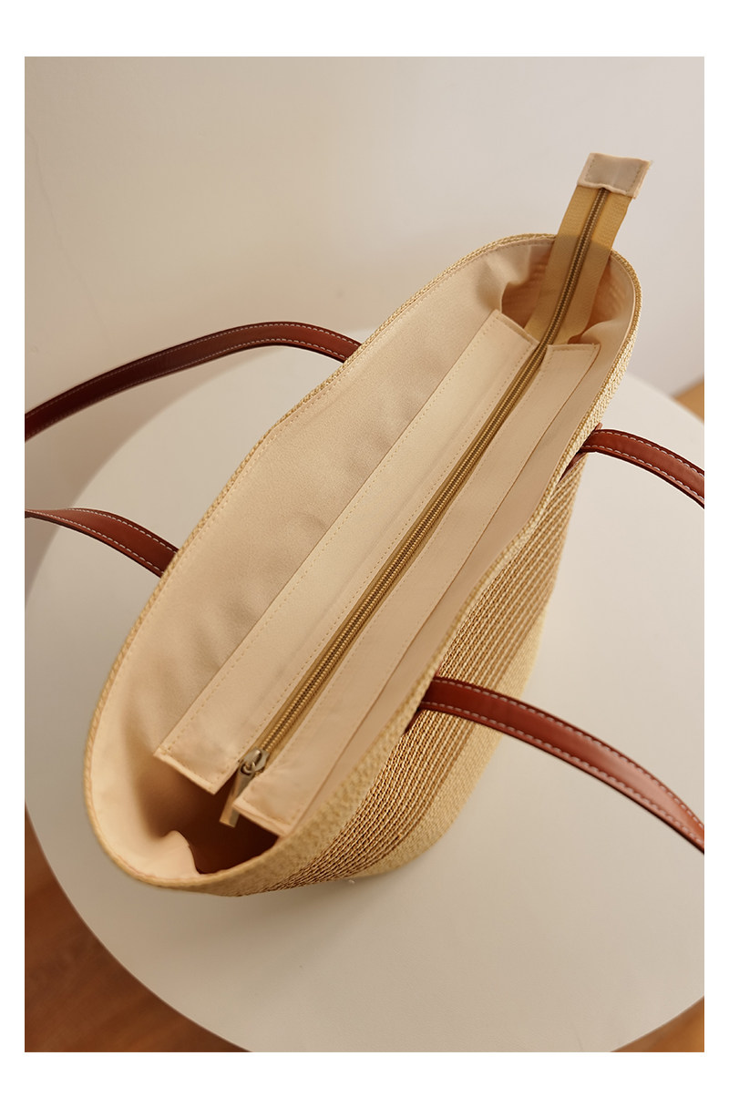 Lined interior and zip closure detail